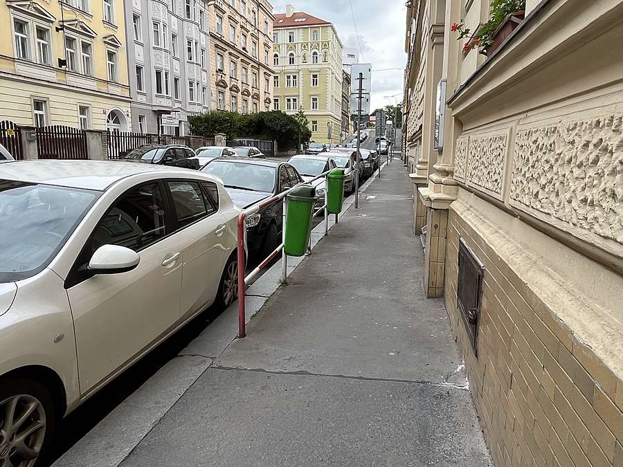 Stav v Grafické ulici před realizací